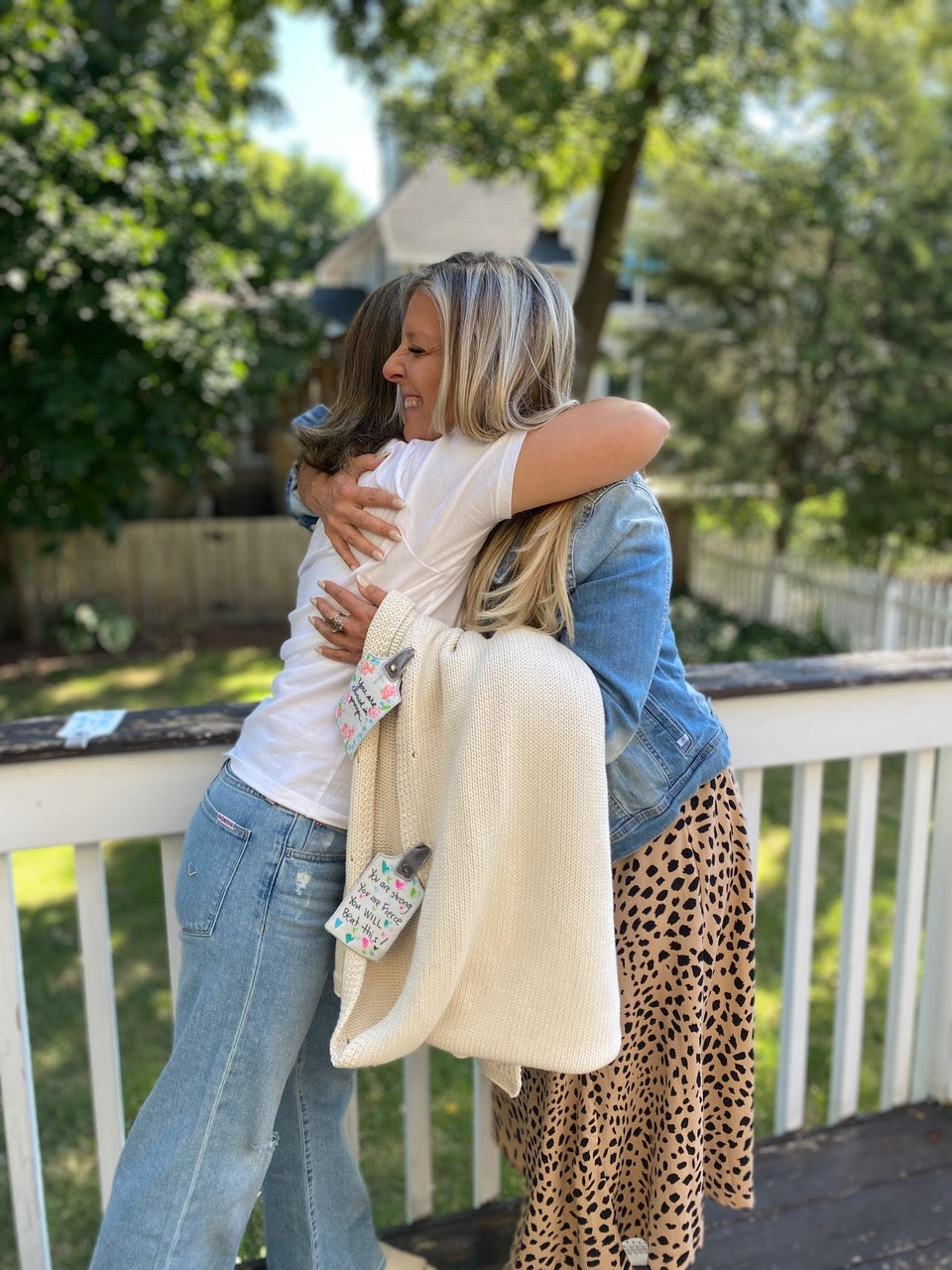 Big Hug® Bundle: Big Hug® Lap Blanket + Additional Tags CREAM